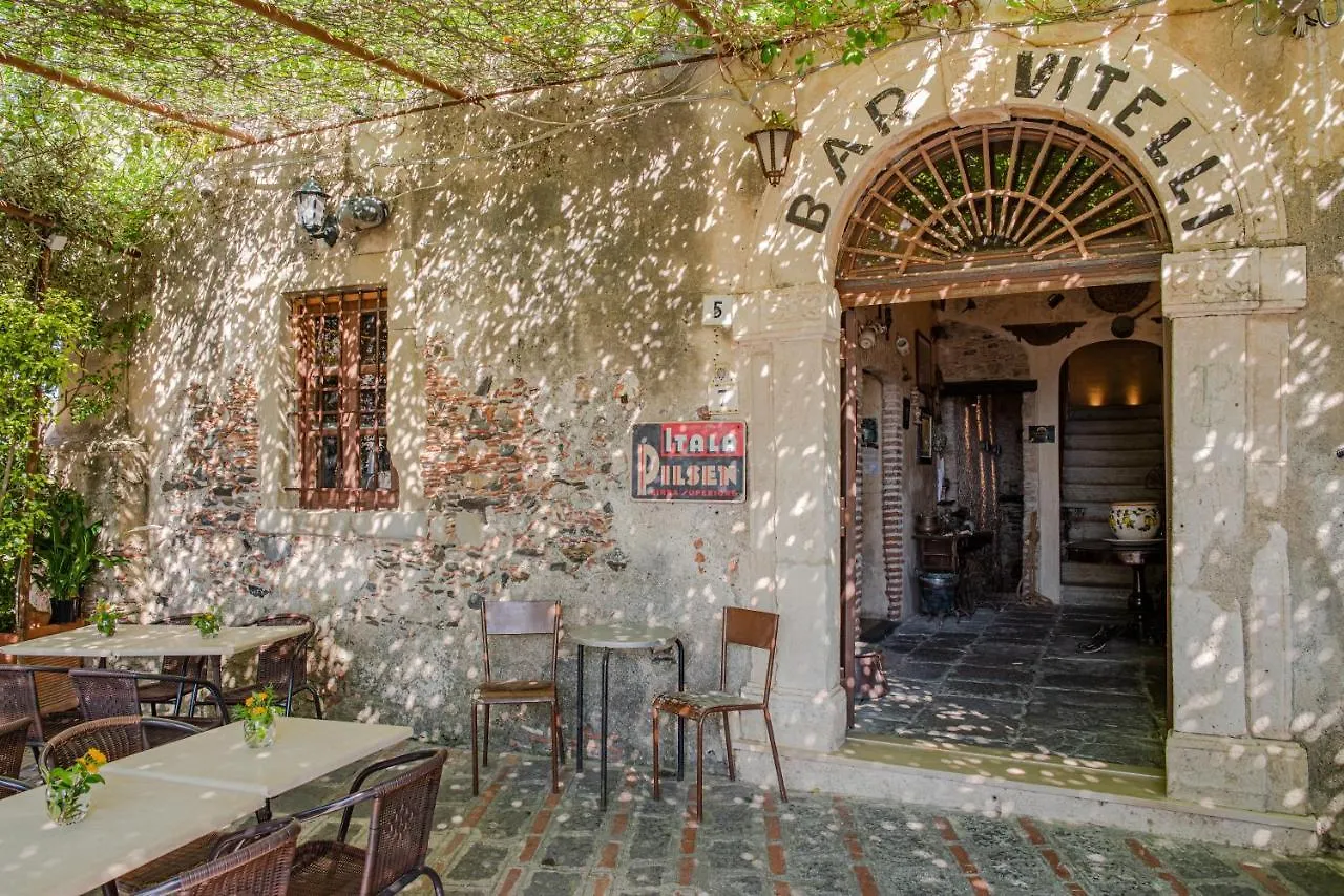 Bar Vitelli Charming Suites Savoca İtalya